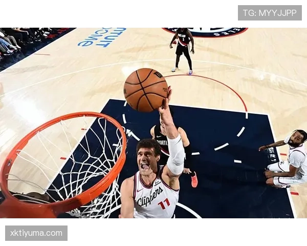 洛佩斯挡拆制造错位提升内线效率拉开对手防线